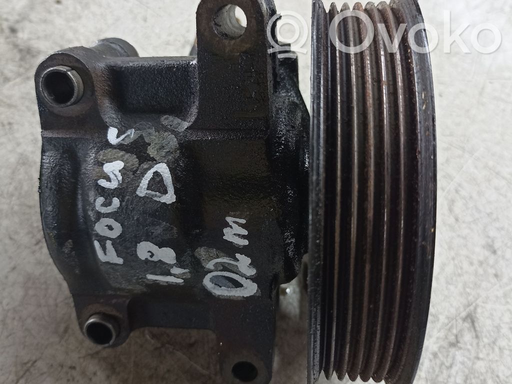 Ohjaustehostimen pumppu   XS4E3A733AC