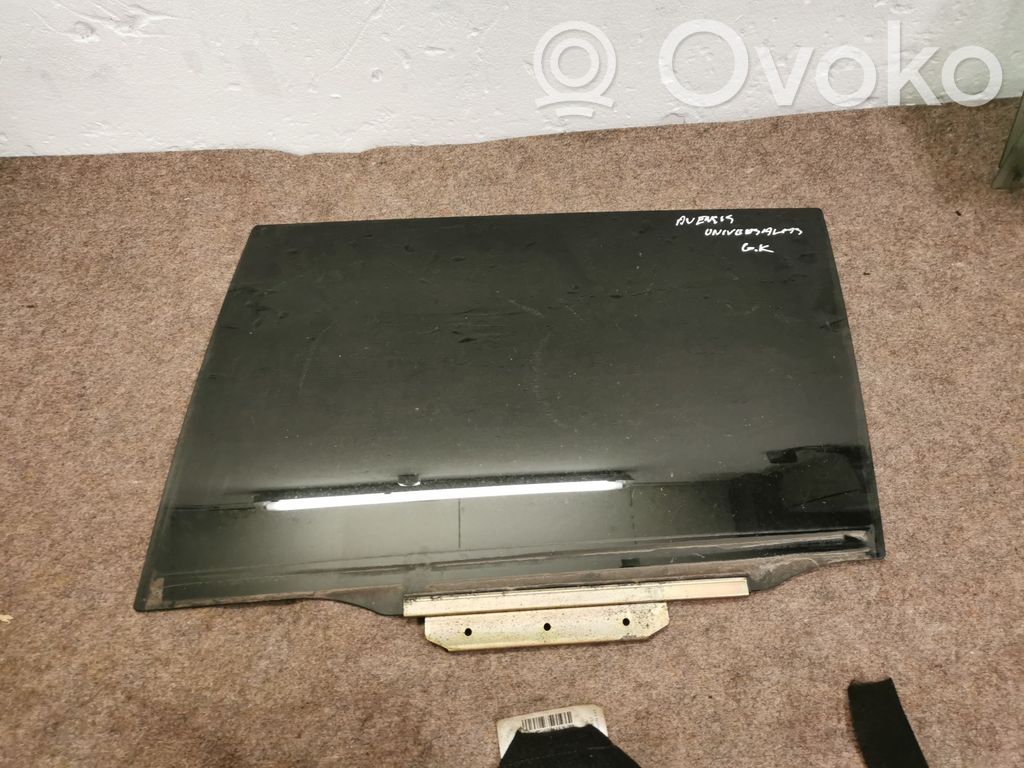 Toyota Avensis T250 Rear door window glass 