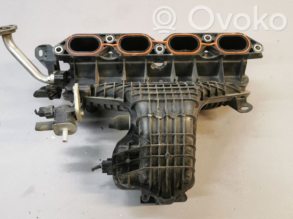 Toyota Auris E180 Colector de admisión 