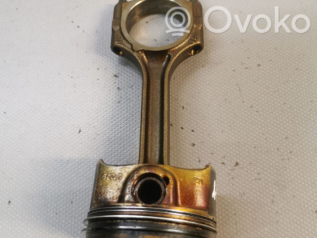Opel Zafira C Piston with connecting rod 