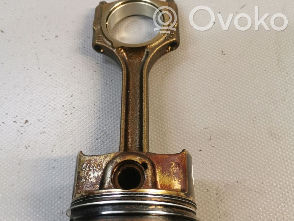 Opel Zafira C Piston with connecting rod 