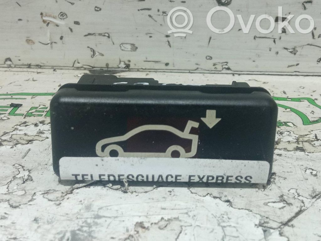 Loading door exterior handle   8375580