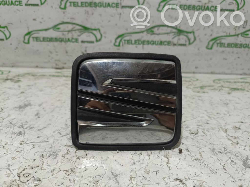 Manecilla externa de puerta de carga   5F0827565B