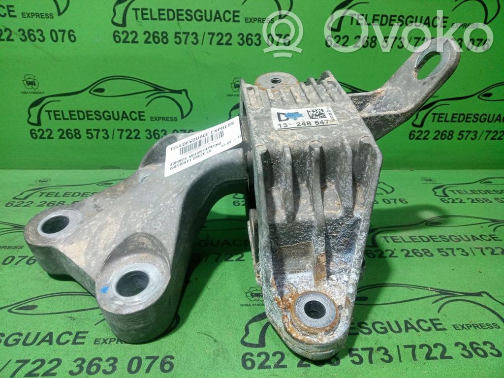Chevrolet Cruze Engine mounting bracket 