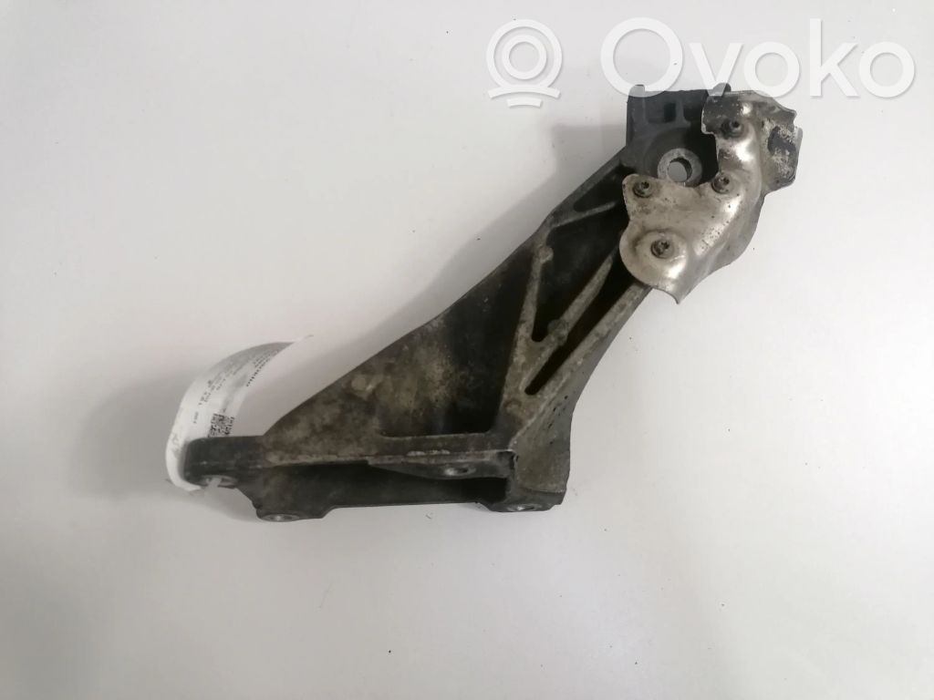 BMW X5 E70 Engine mounting bracket 