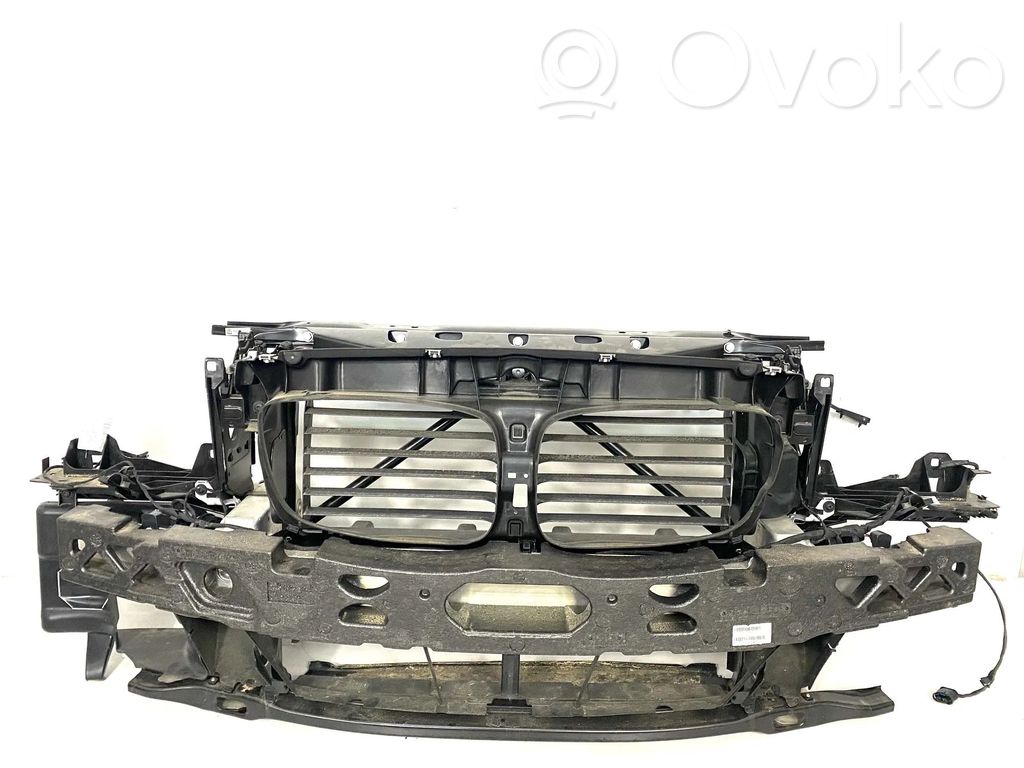 BMW 5 GT F07 Radiatorių panelė 
