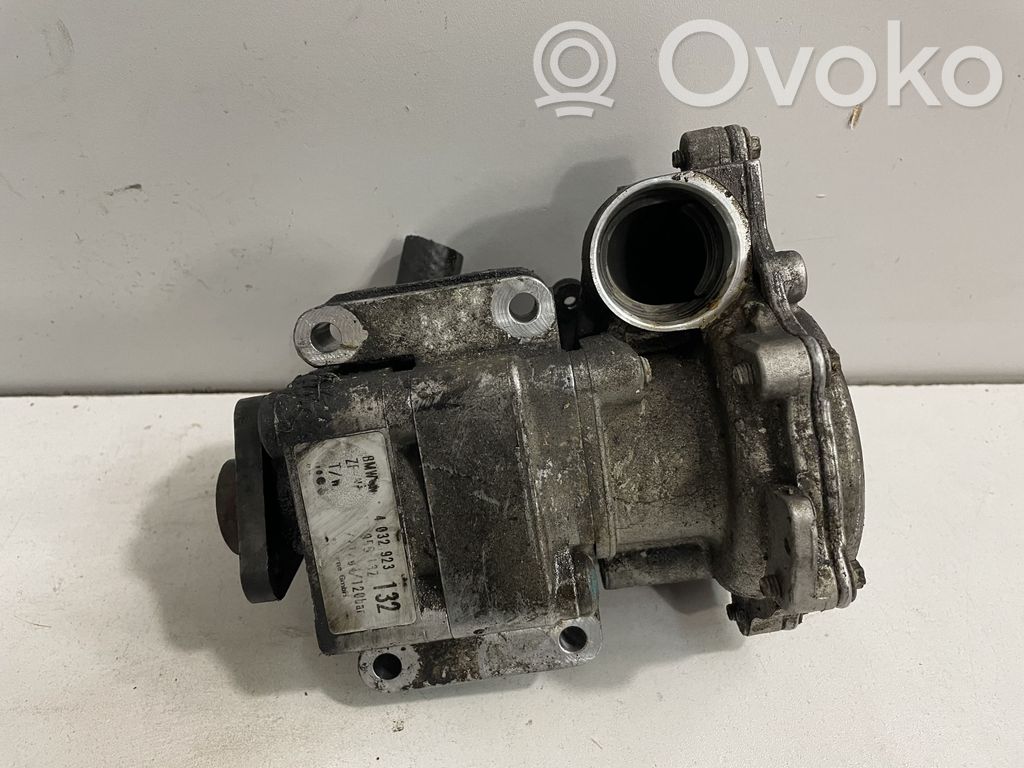 BMW 1 E81 E87 Power steering pump 