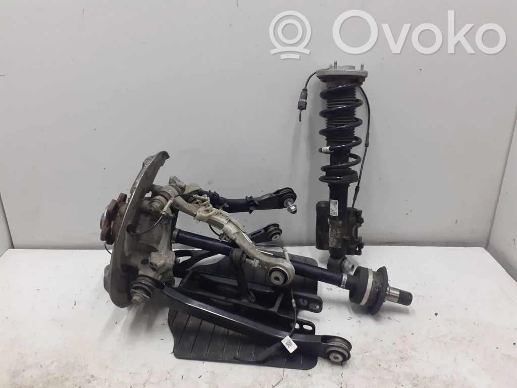 BMW 8 G14 Zawieszenie tylne / Komplet 