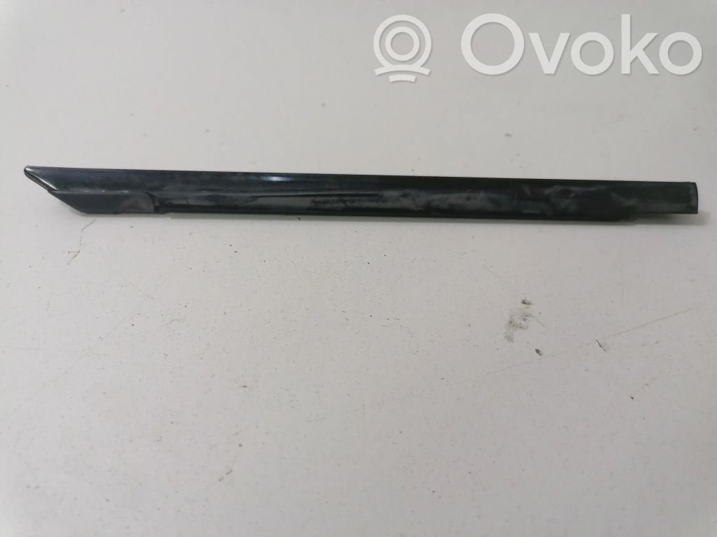 BMW 3 E92 E93 Priekinių durų stiklo apdaila 