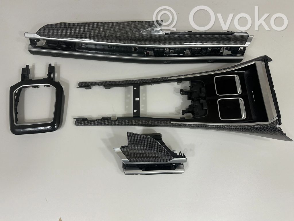 BMW 7 G70 Dekoratīvās apdares lenta 