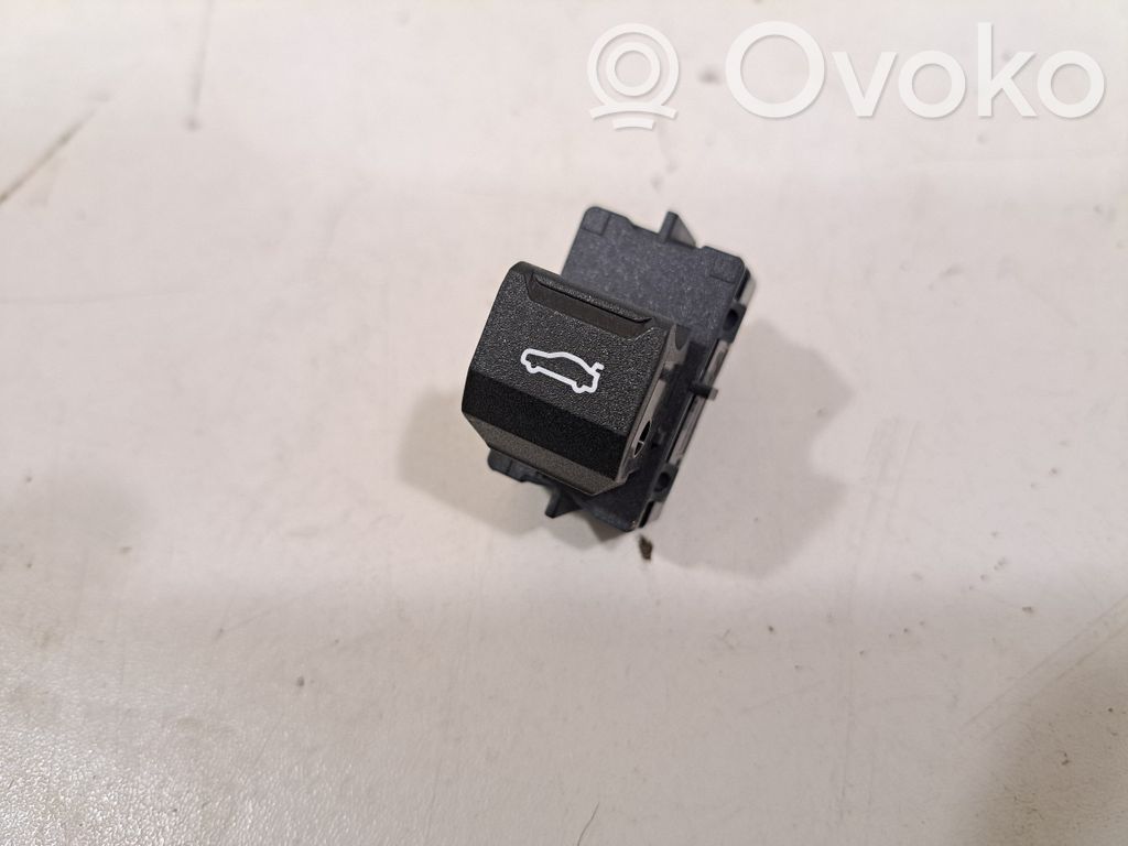 BMW 2 Active Tourer U06 Tailgate/boot open switch button 