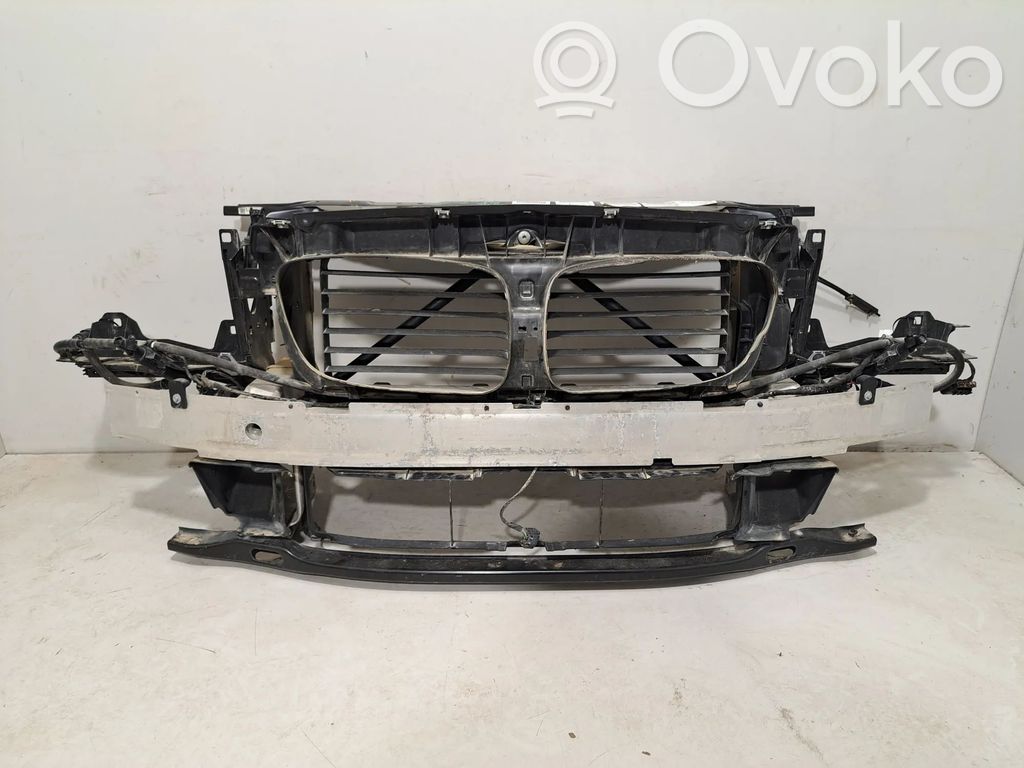 BMW 5 GT F07 Radiatorių panelė 