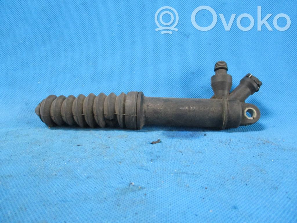 Audi A4 S4 B5 8D Kytkimen apusylinteri 