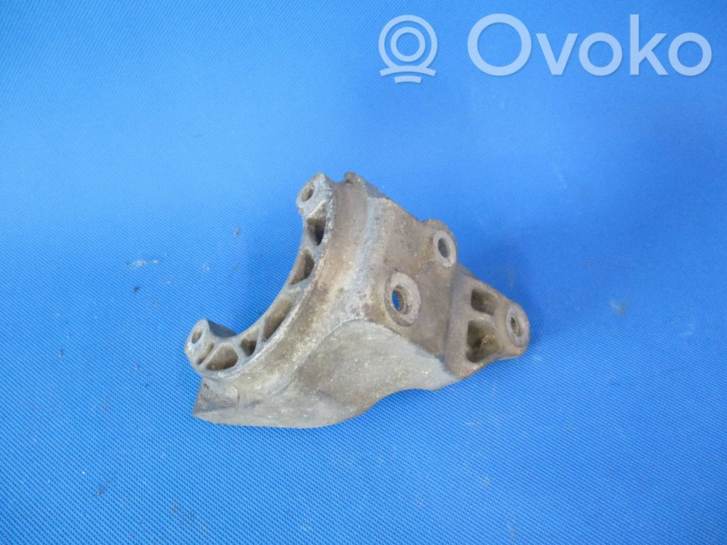 Volkswagen Touareg II Power steering pump mounting bracket 
