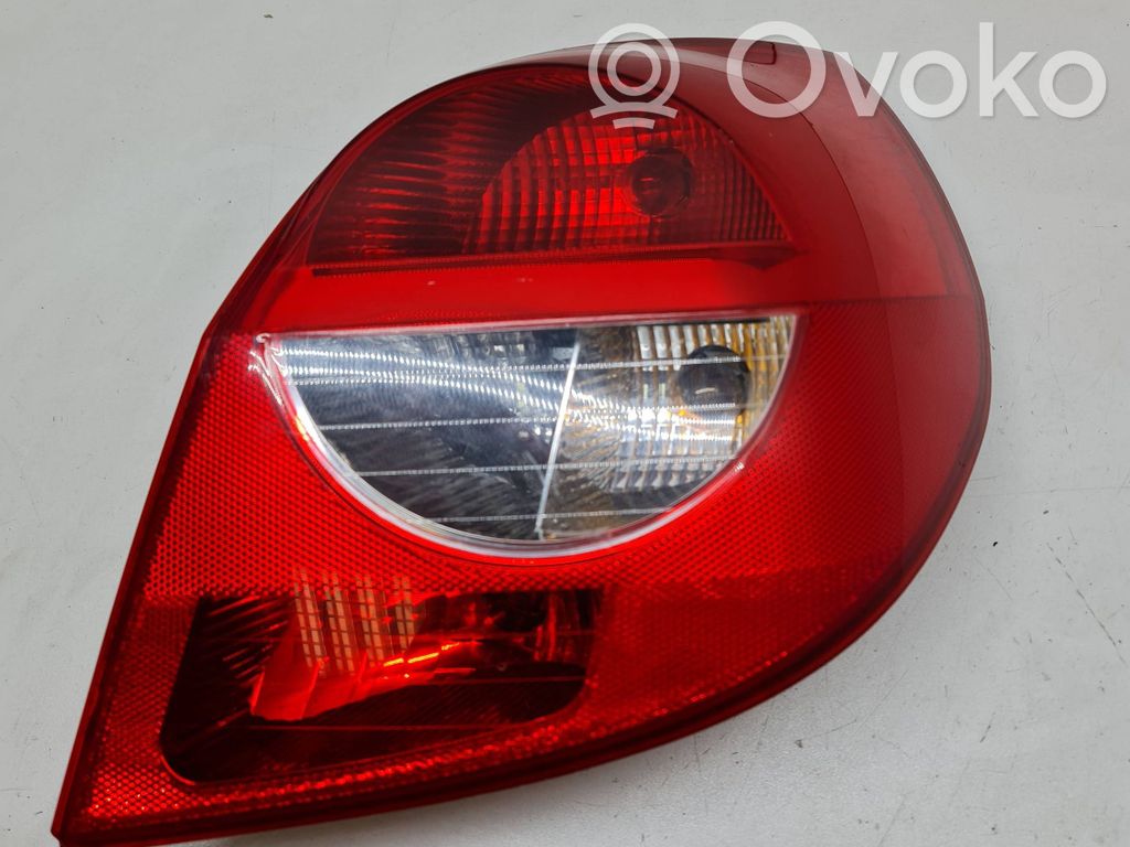 Renault Clio III Aizmugurējais lukturis virsbūvē 
