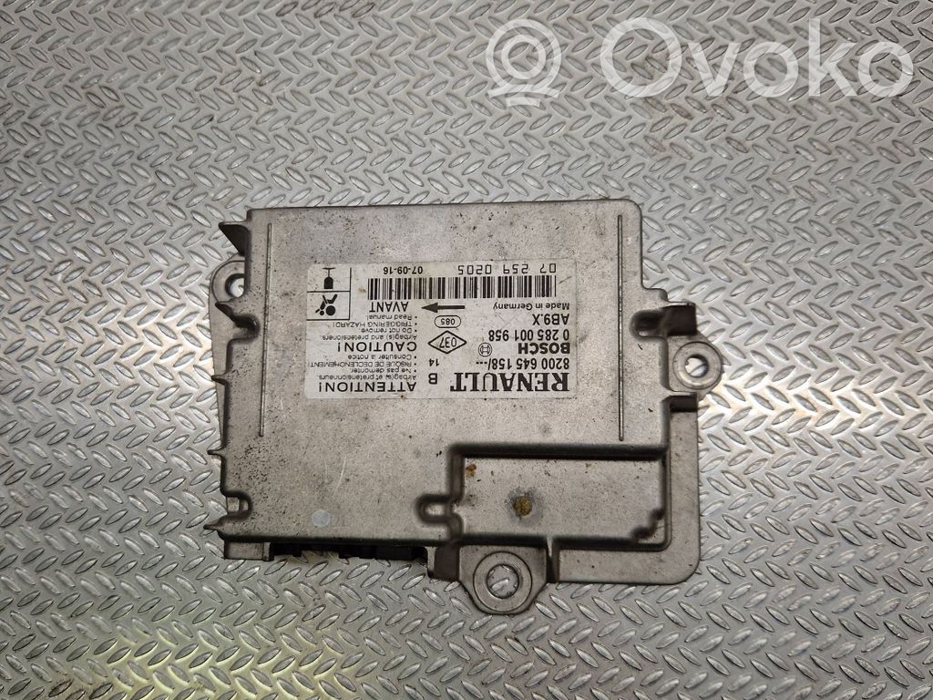 Renault Clio III Airbag control unit/module 