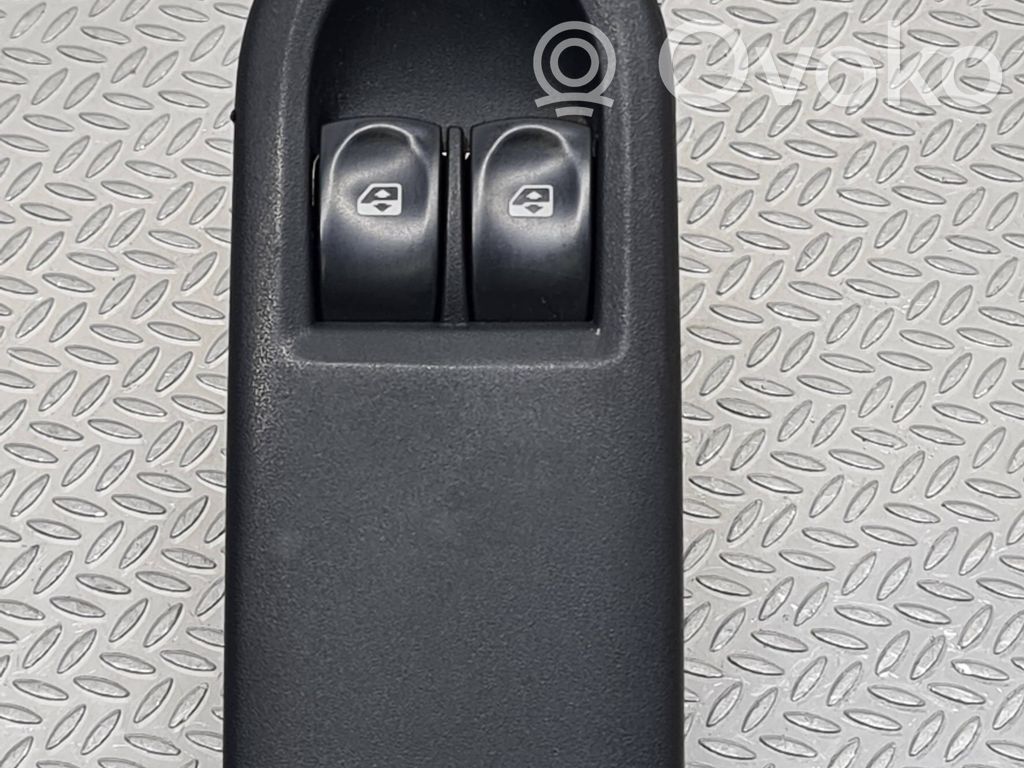 Renault Clio III Electric window control switch 