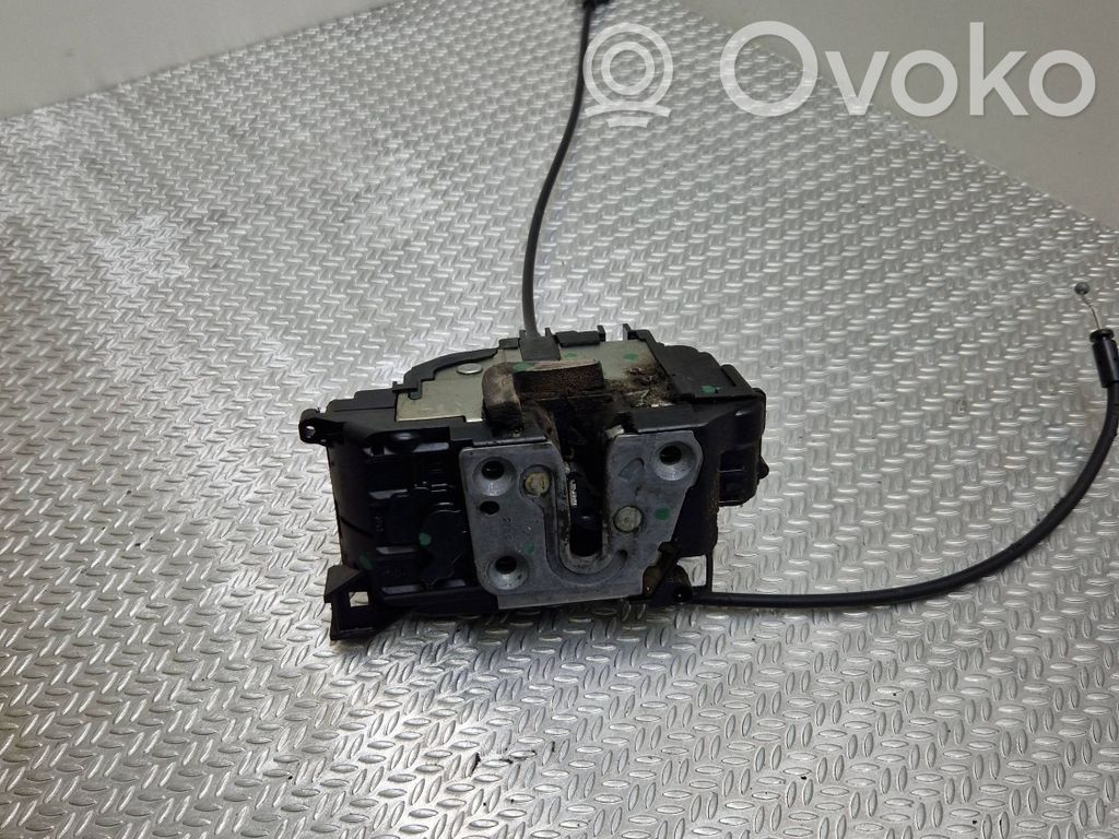 Renault Clio III Priekšpusē slēdzene 