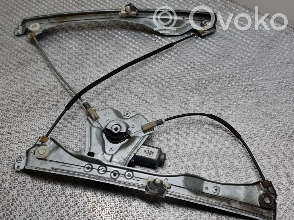 Renault Clio III Elektryczny podnośnik szyby drzwi przednich 
