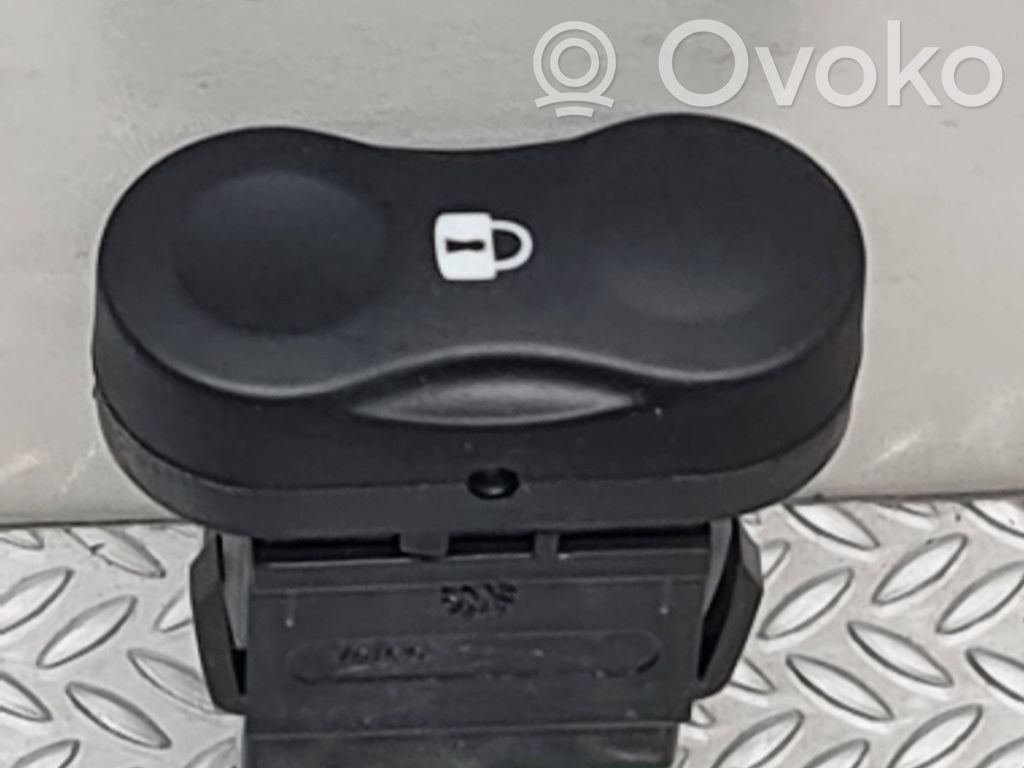 Dacia Sandero Central locking switch button 