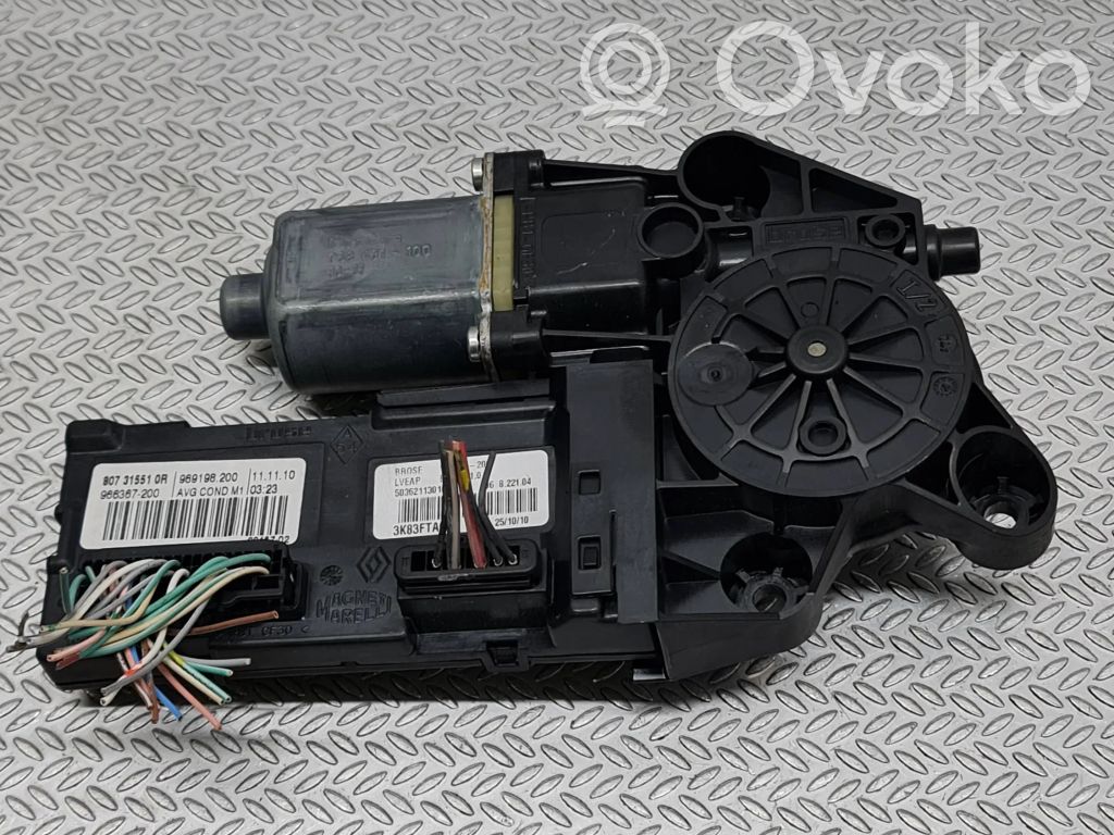 Renault Megane III Silnik regulatora szyby drzwi przednich 