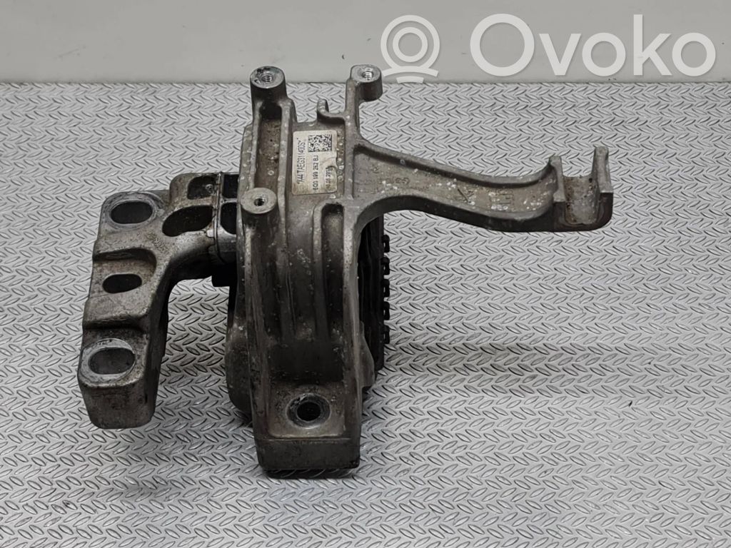 Volkswagen Golf VII Engine mount bracket 