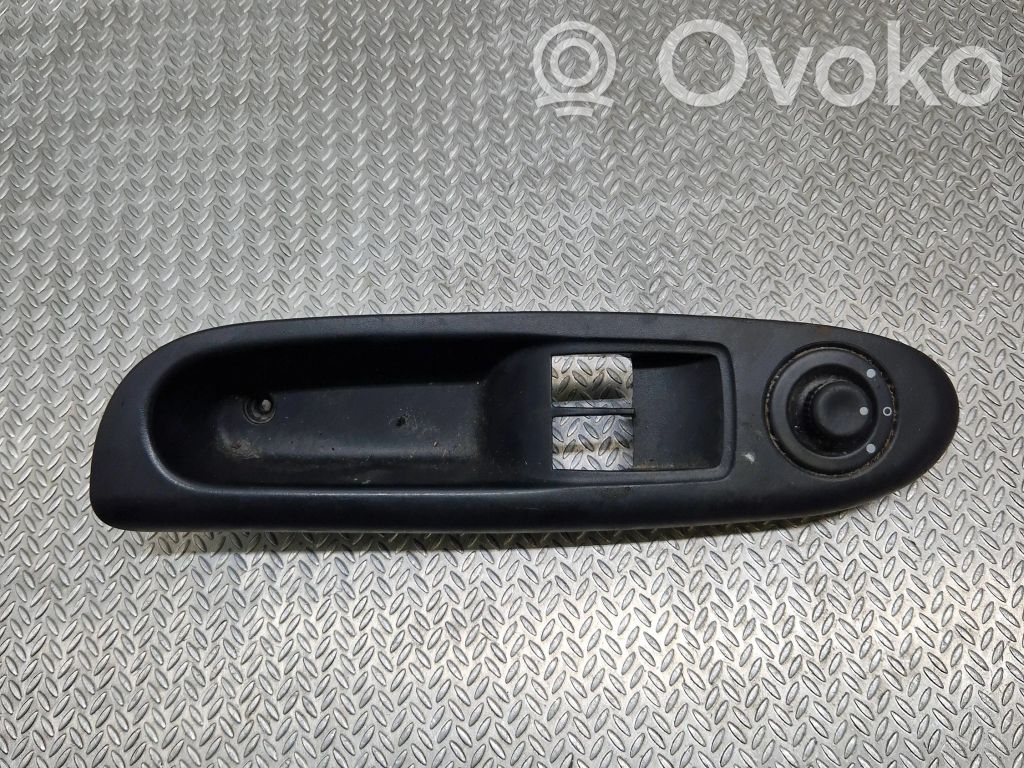 Renault Clio II Wing mirror switch 