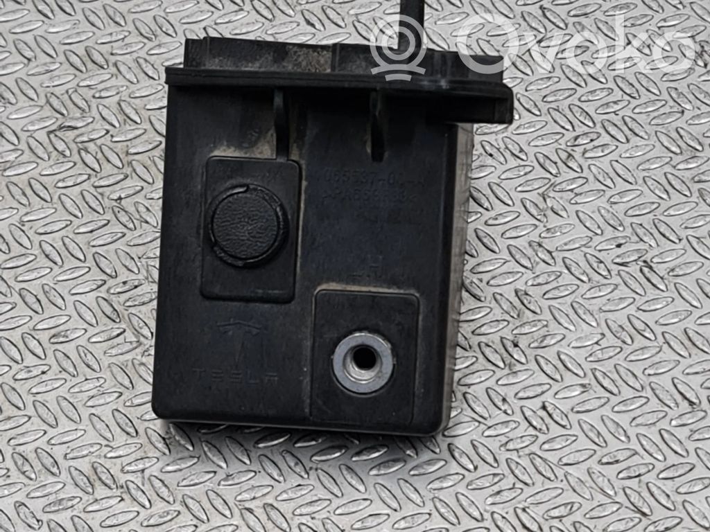 Tesla Model S Front bumper mounting bracket 
