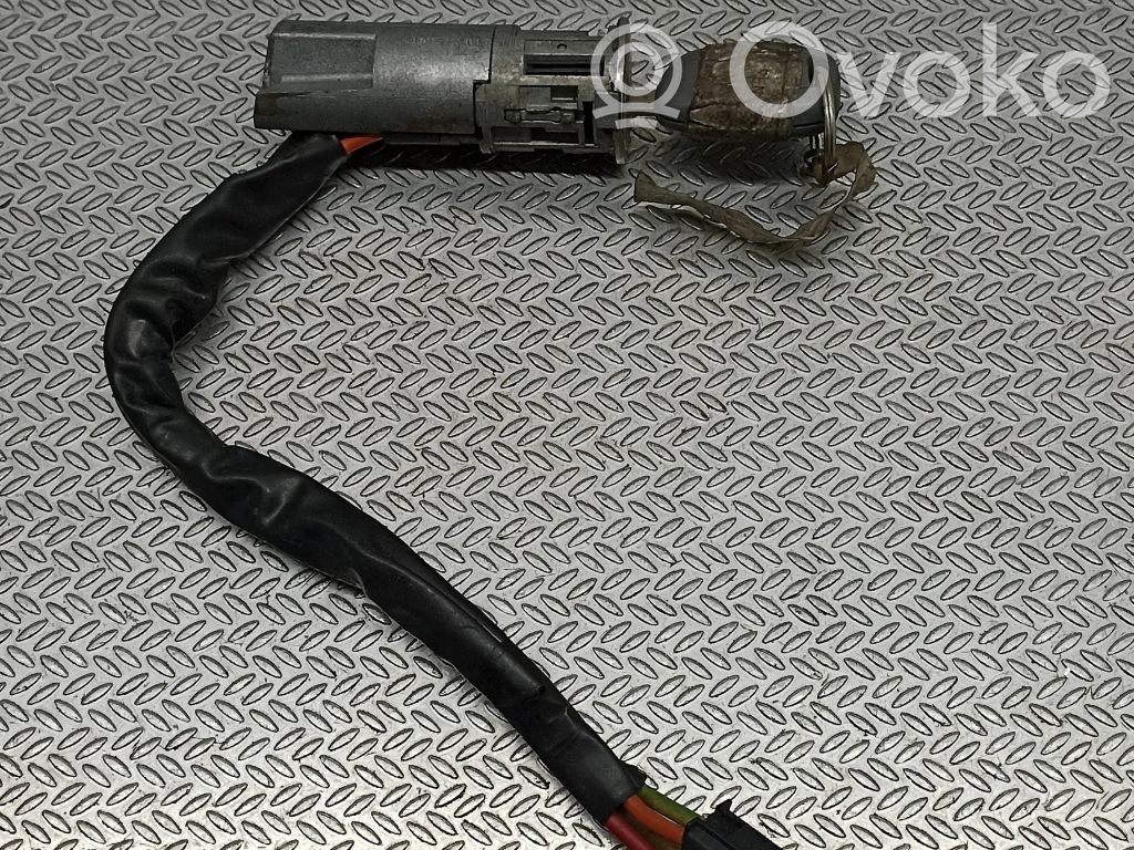 Renault Twingo I Užvedimo spynelė 