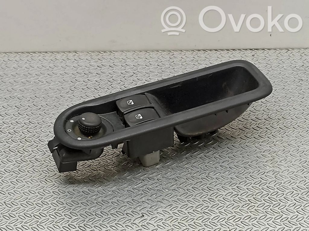 Renault Twingo II Electric window control switch 