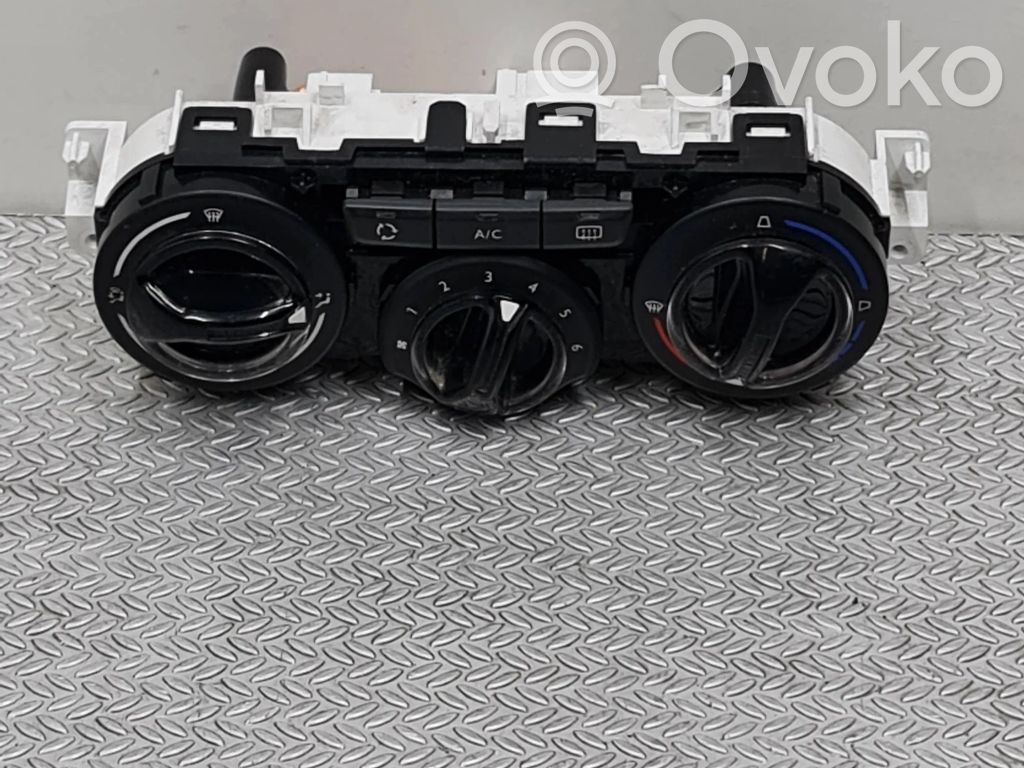 Peugeot 208 I Climate control unit 