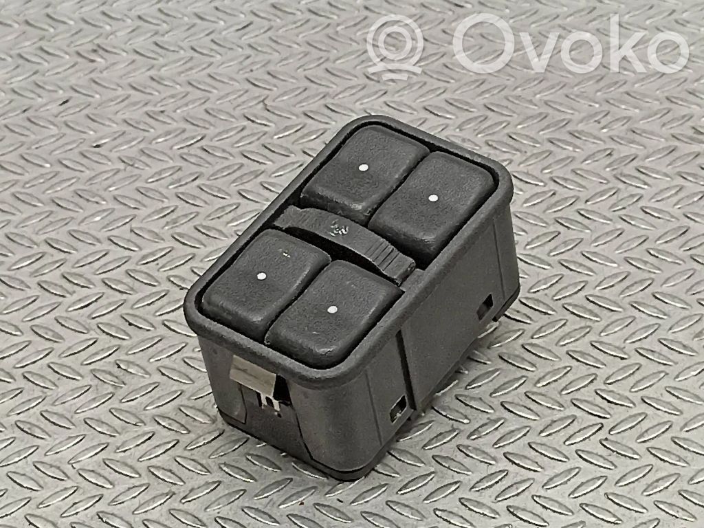 Opel Meriva A Electric window control switch 