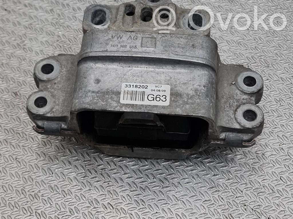 Volkswagen PASSAT B7 Engine mount bracket 