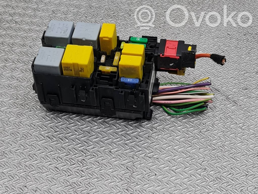 Peugeot 308 Fuse module 