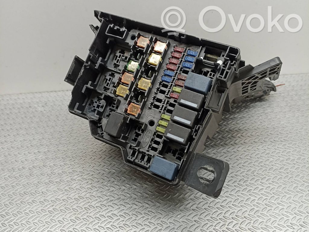 Ford Fiesta Ramka / Moduł bezpieczników 