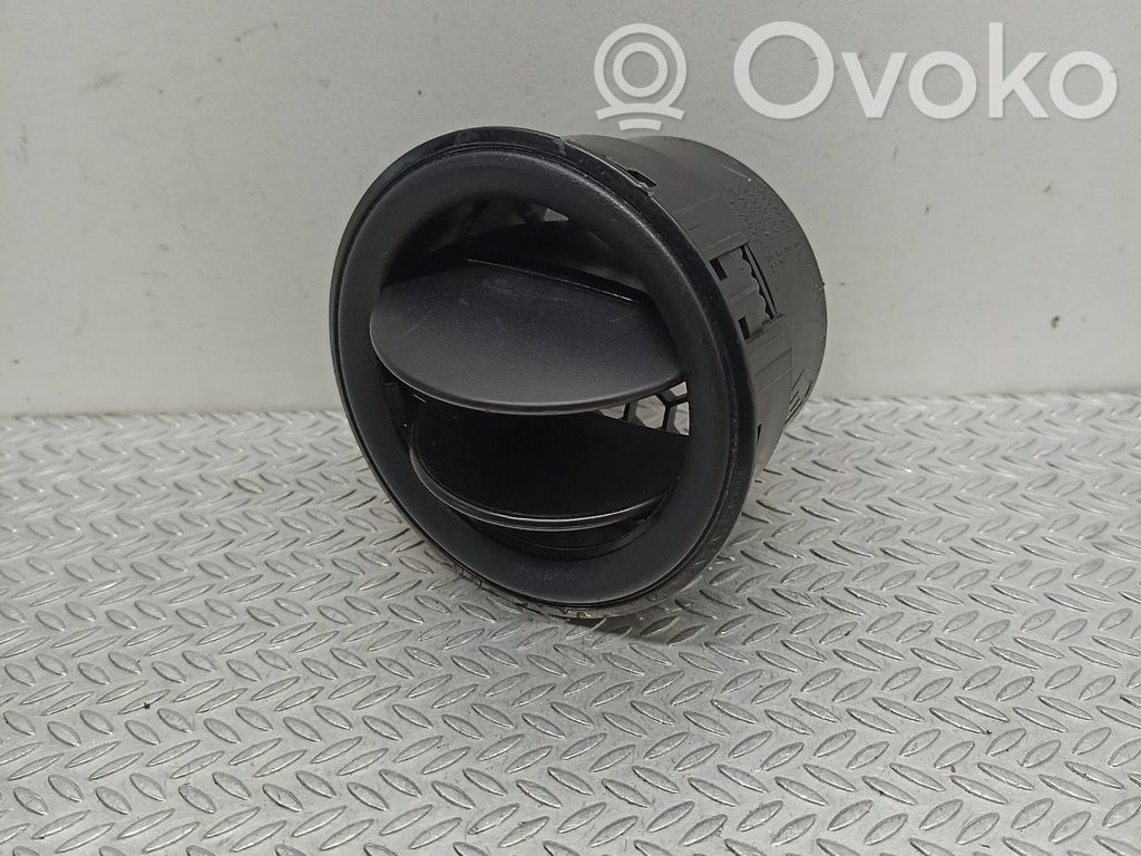 Dacia Sandero Rejilla de ventilación central del panel 