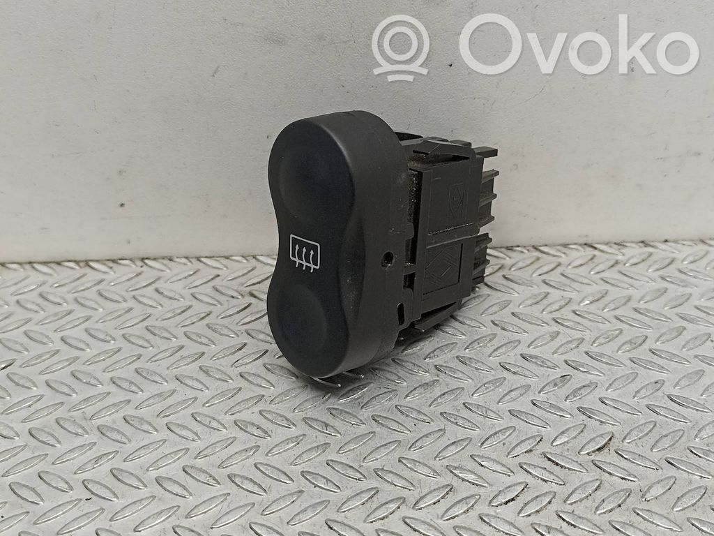 Dacia Sandero Windscreen/window heater switch 