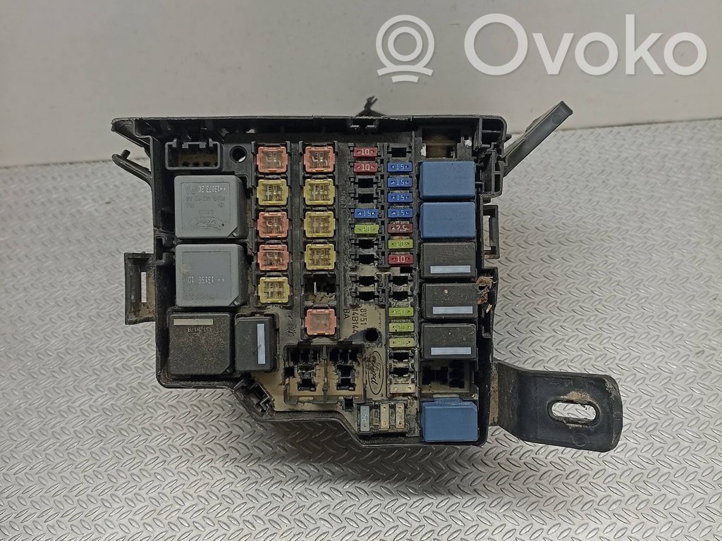 Ford Fiesta Ramka / Moduł bezpieczników 