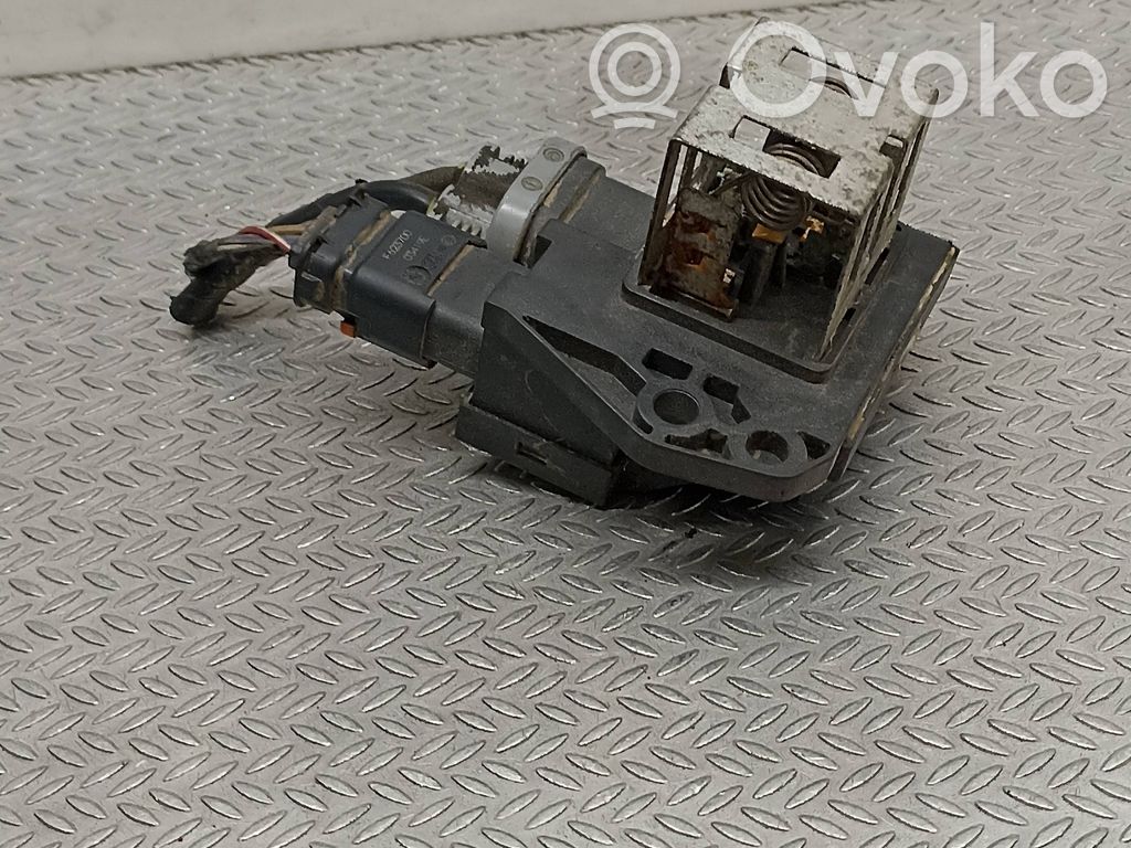 Peugeot 208 I Coolant fan relay 
