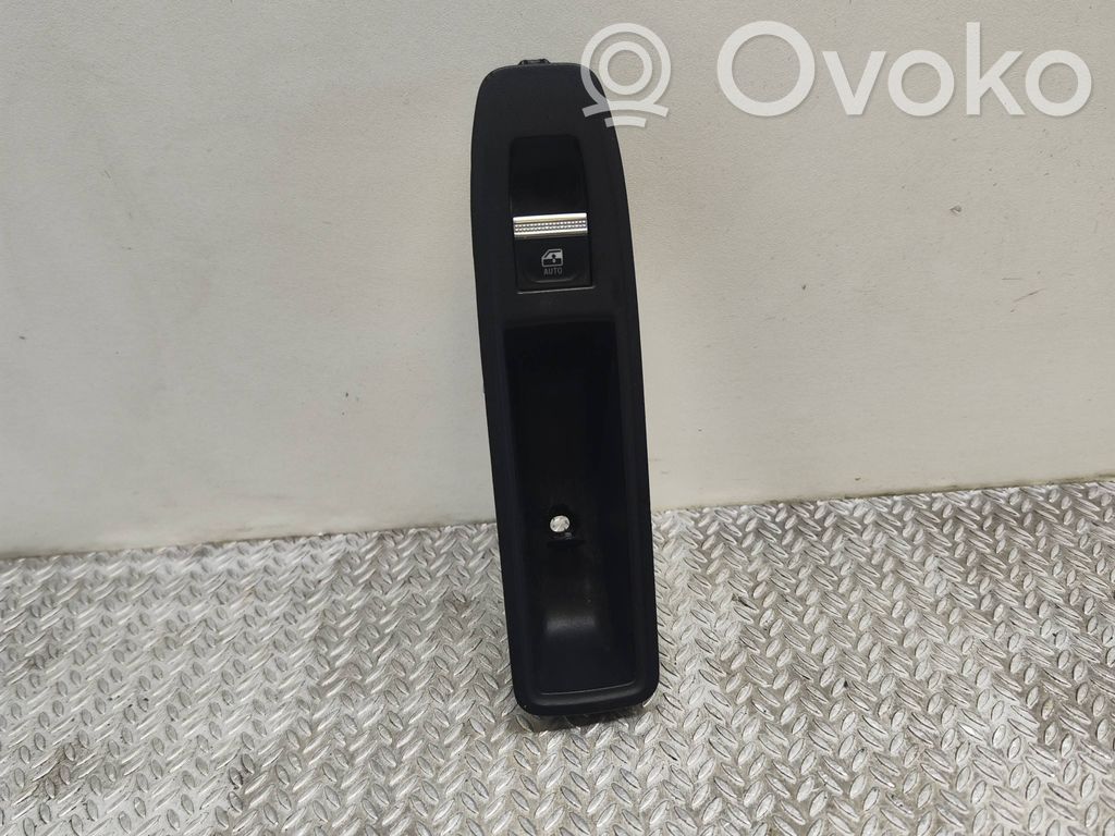 Renault Captur II Electric window control switch 