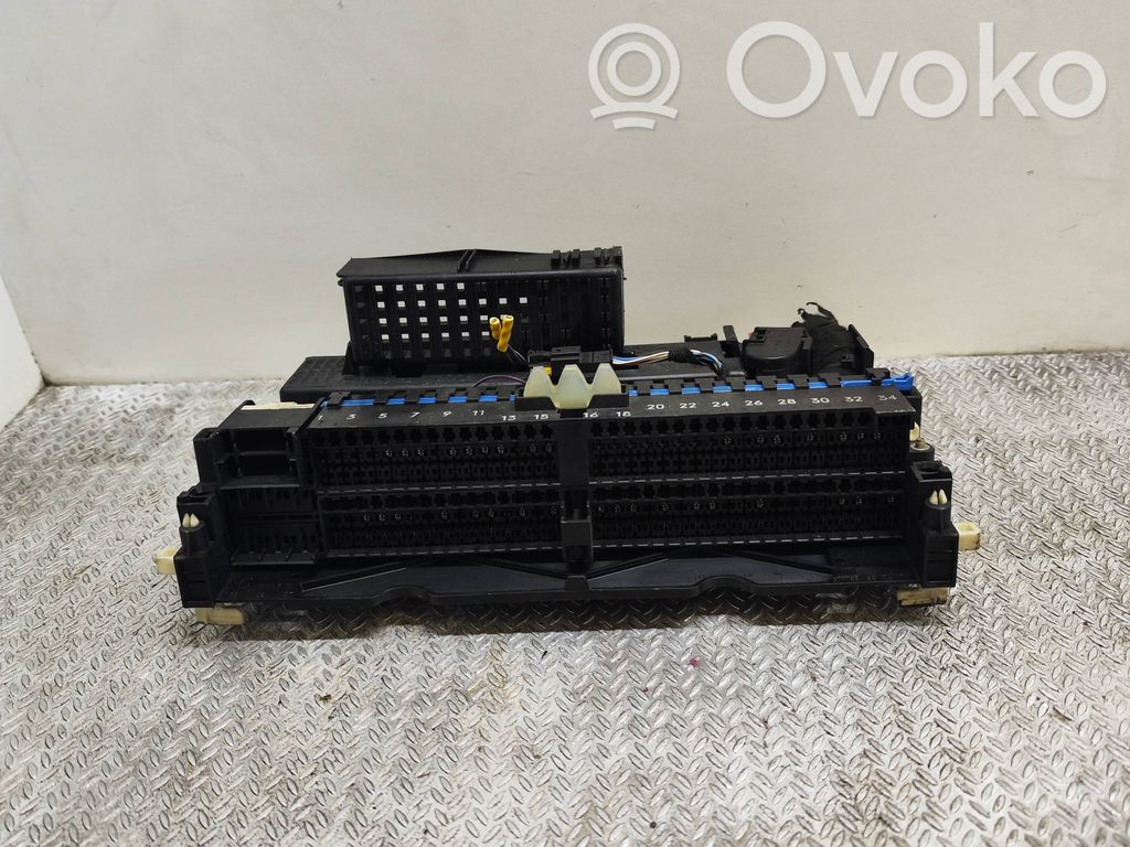 Fuse module   8364542