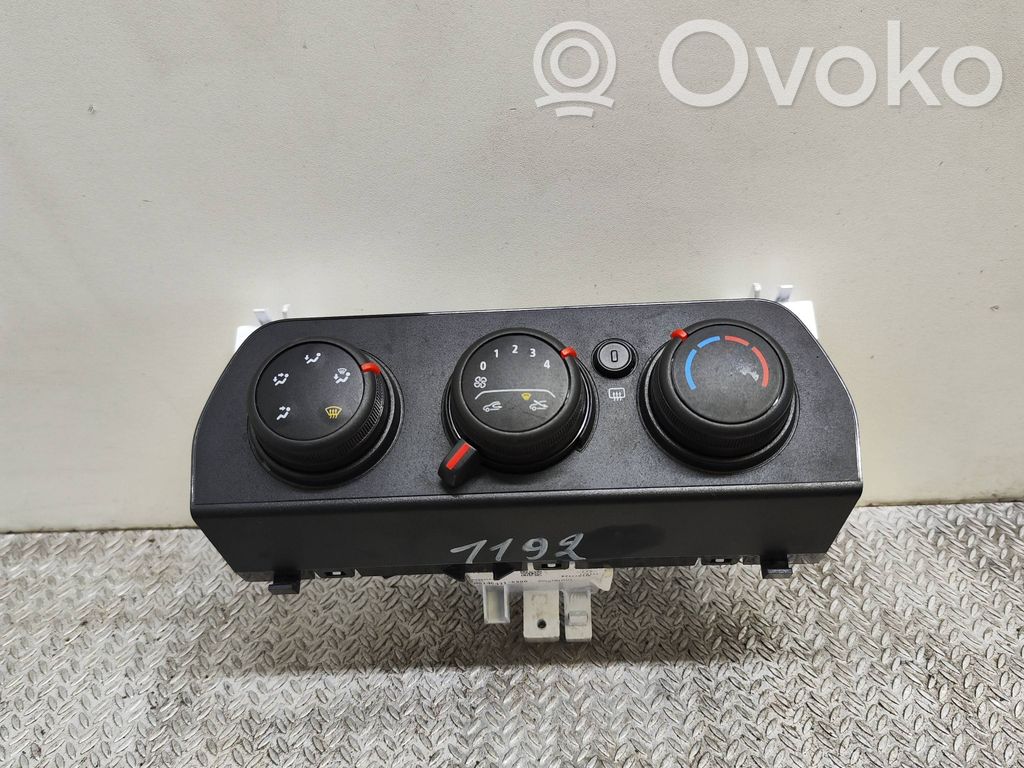 Dacia Sandero III Climate control unit 