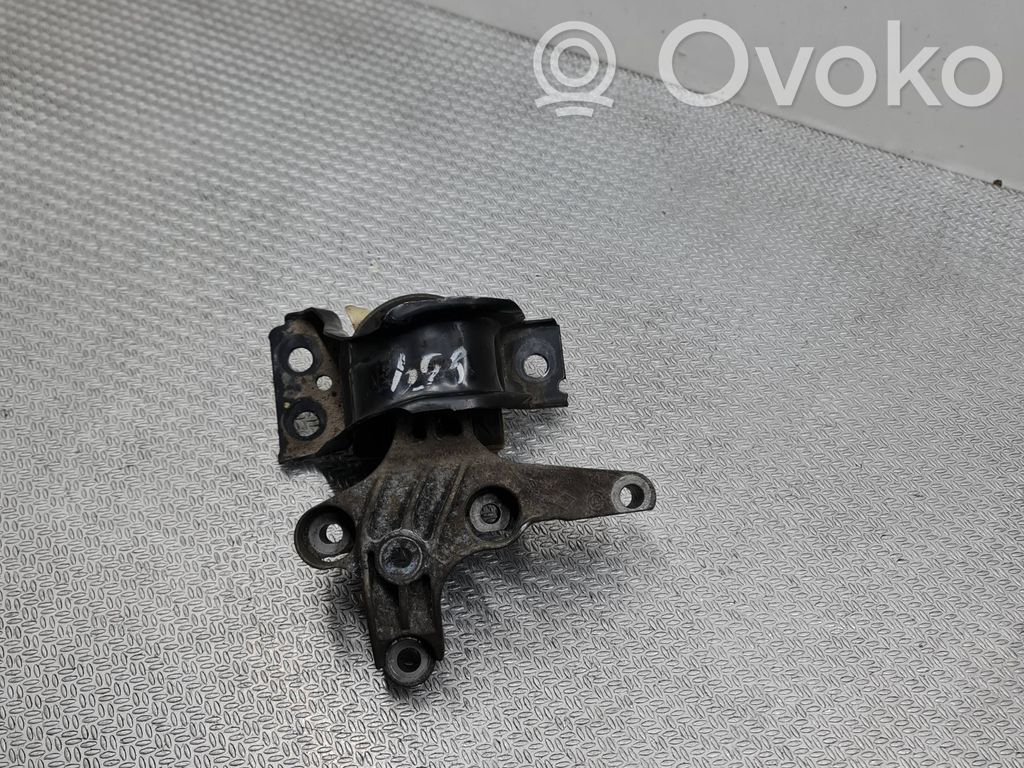Dacia Duster Engine mount bracket 