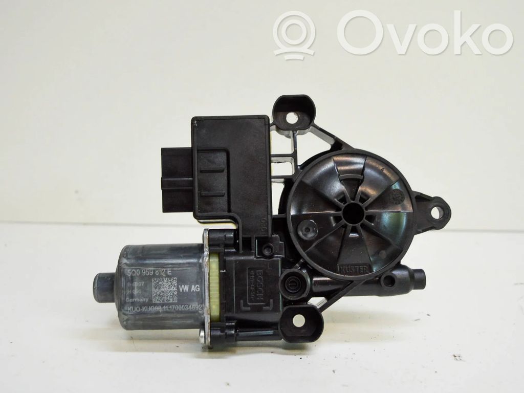 Seat Leon (5F) Takaoven ikkunan nostomoottori 