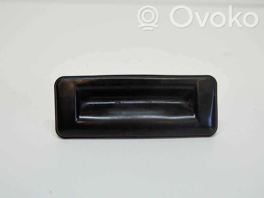Tailgate/boot open switch button