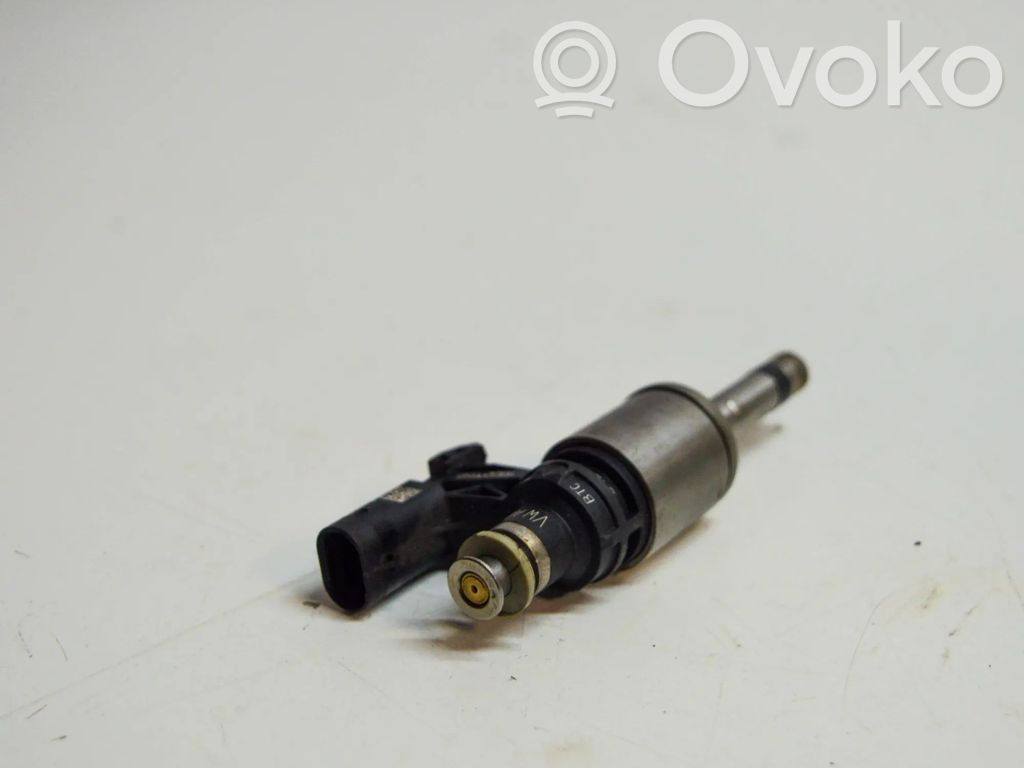 Volkswagen Golf VII Wtryskiwacz paliwa 