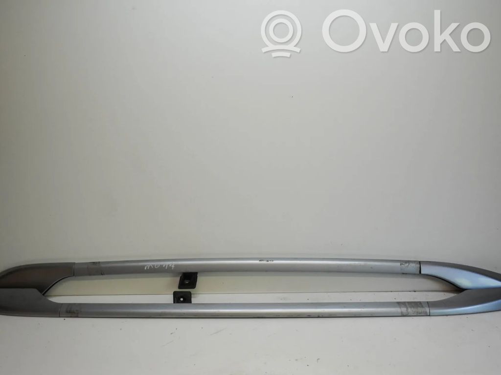 Mitsubishi Outlander Katon poikittaiskiskot ”sarvilla” 