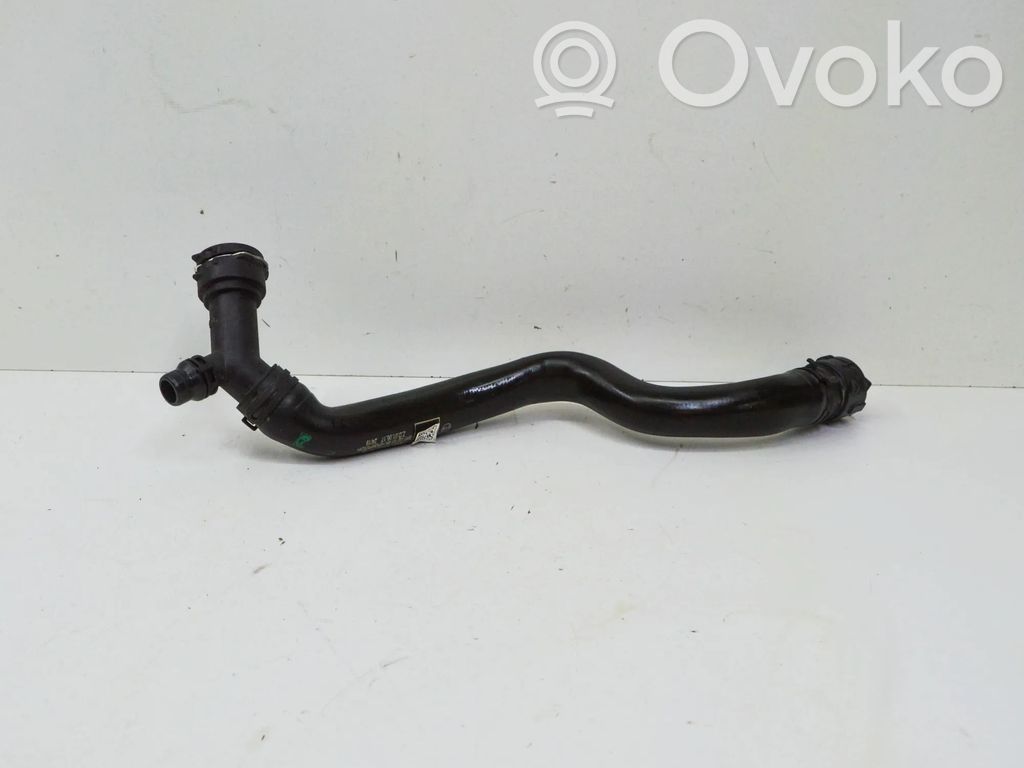 Audi A4 S4 B9 8W Engine coolant pipe/hose 