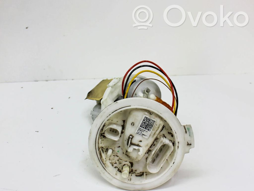 Audi A4 S4 B9 8W Polttoainesäiliön pumppu 
