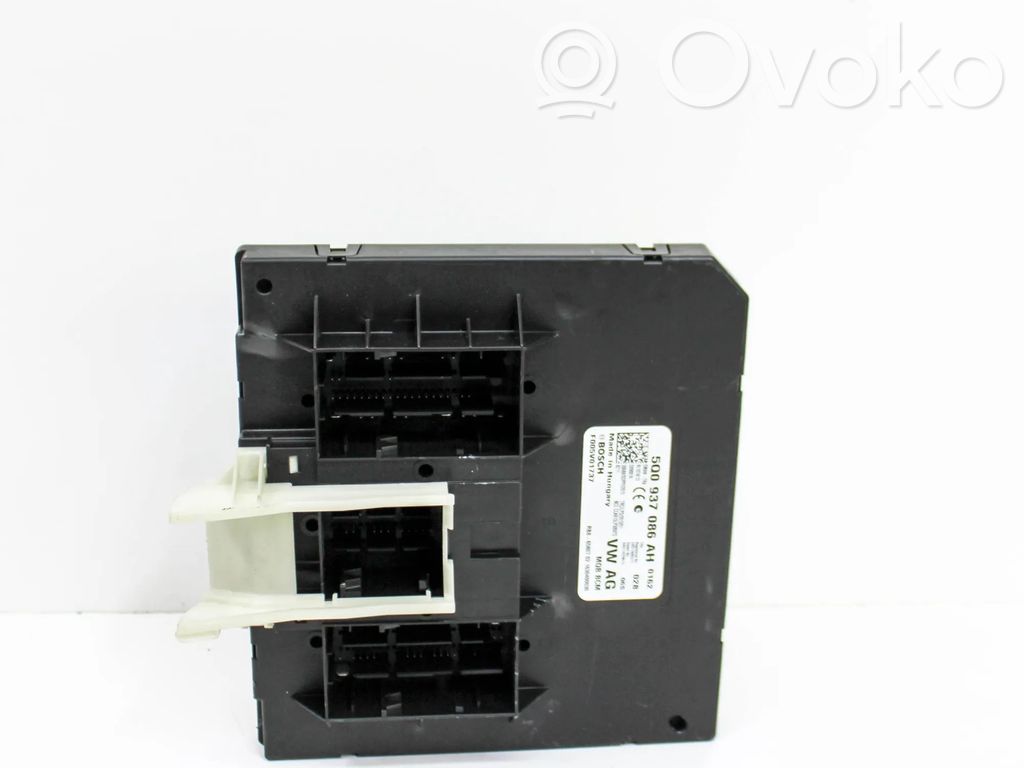 Volkswagen PASSAT B8 Modul de control caroserie central 